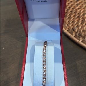 Elegant Gold Bracelet with Sparkling Accents